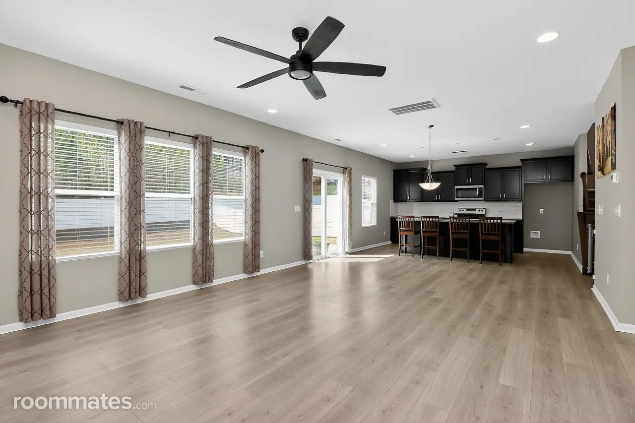 Profile photo 4 of 9