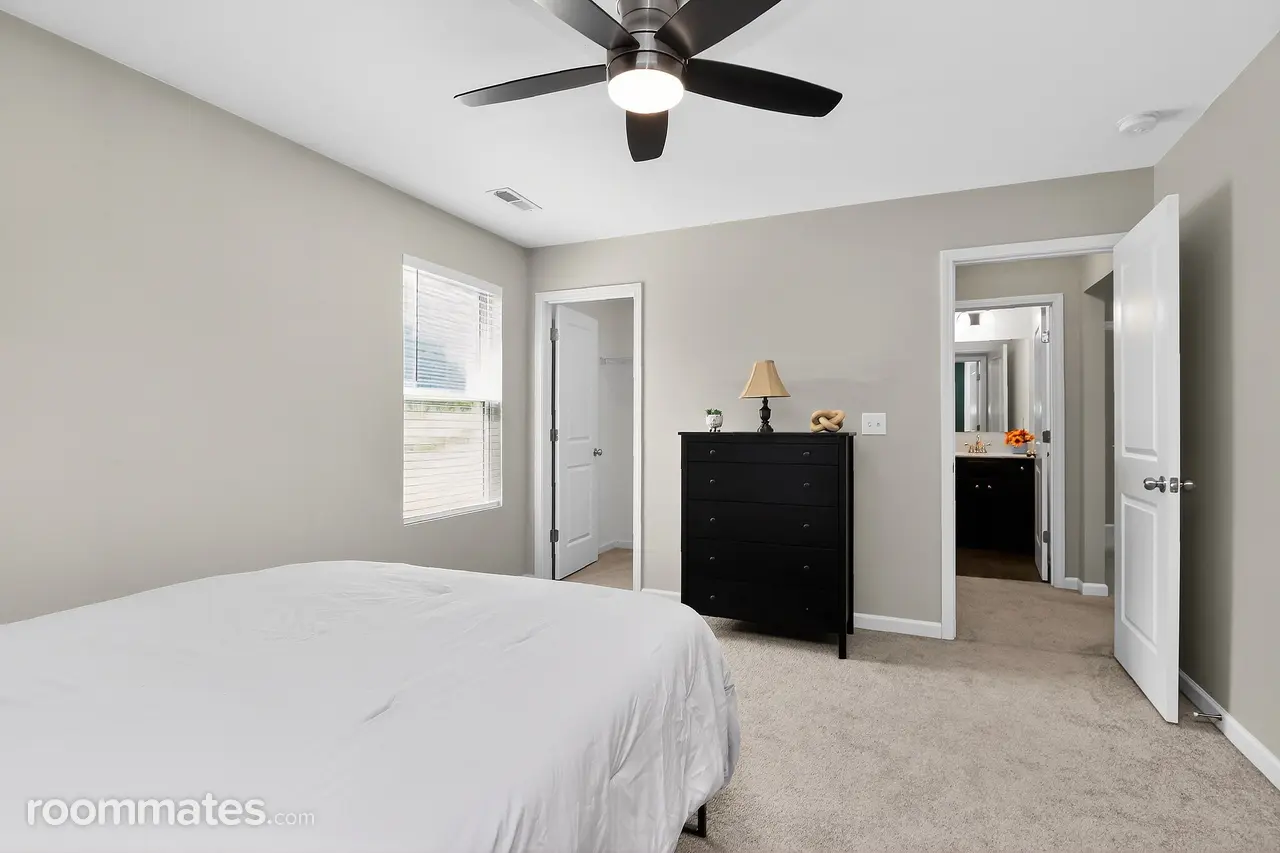 Profile photo 6 of 11