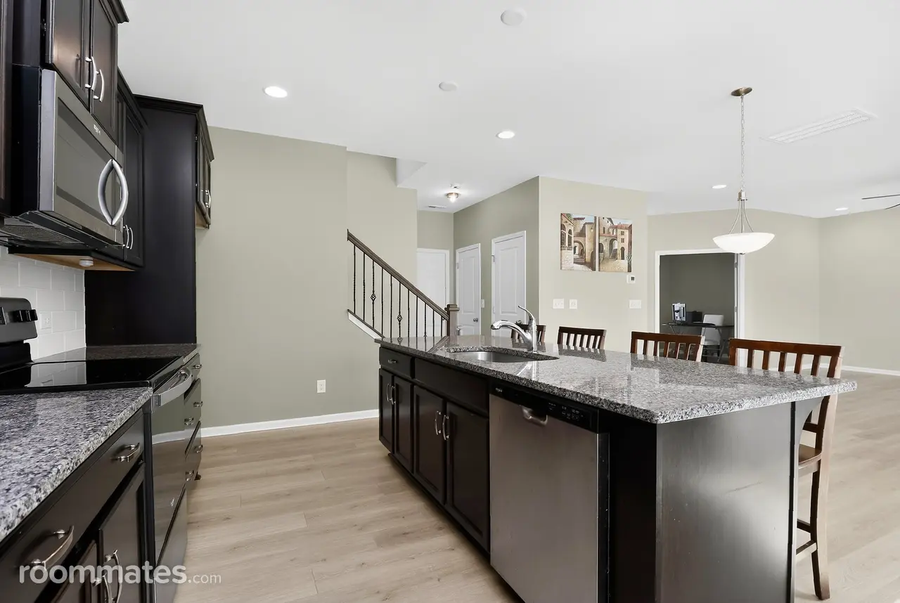 Profile photo 3 of 9