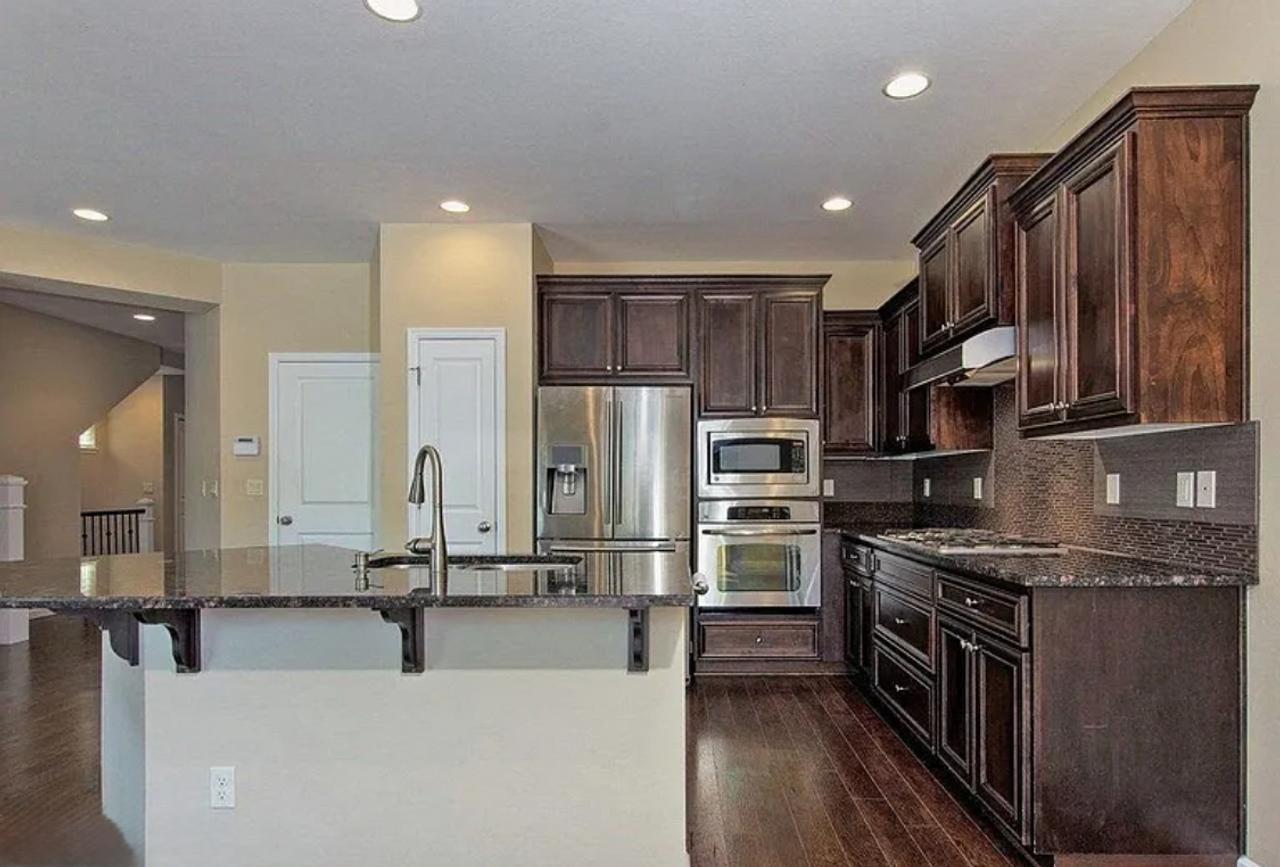 Profile photo 6 of 11