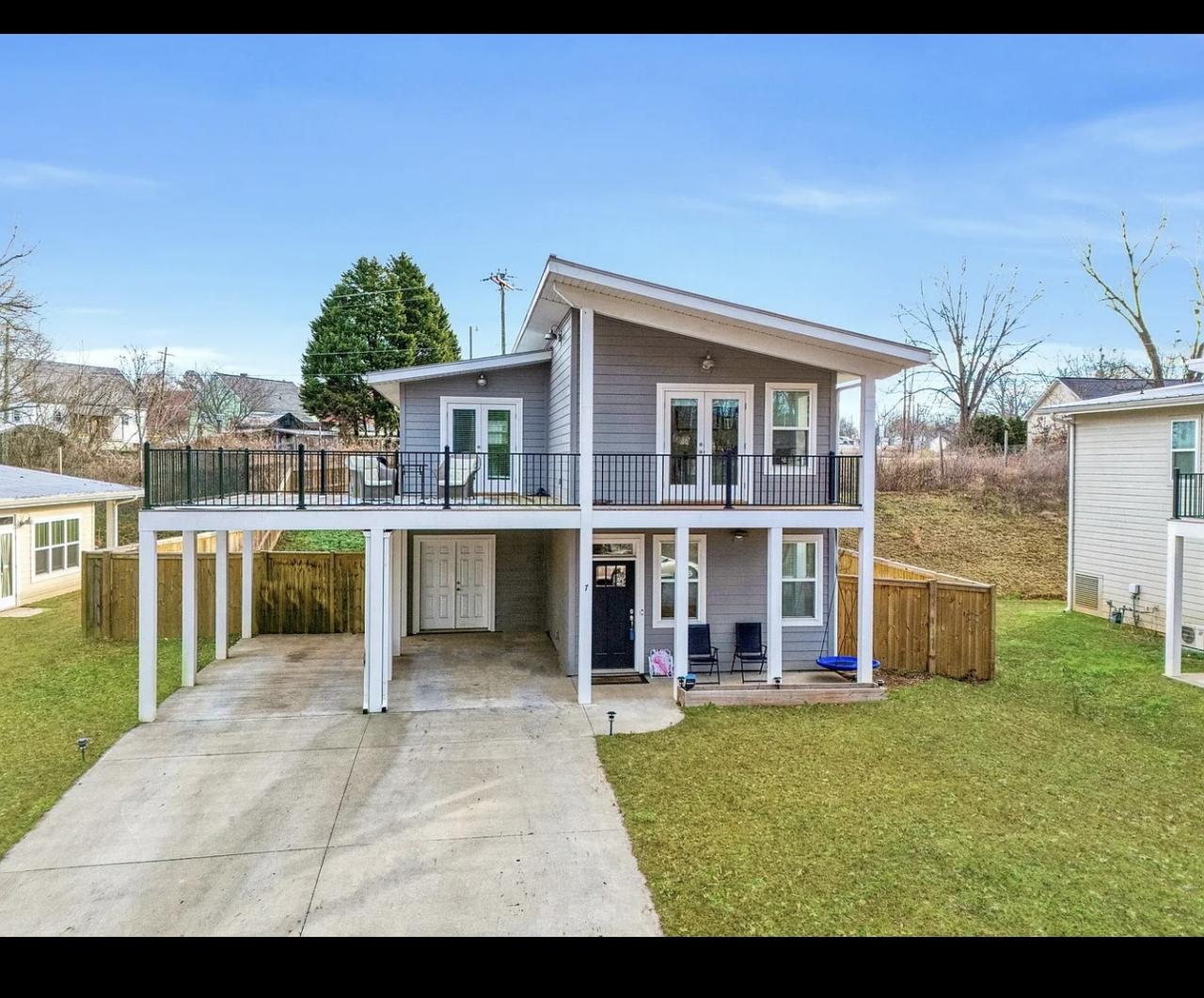 Profile photo 3 of 12