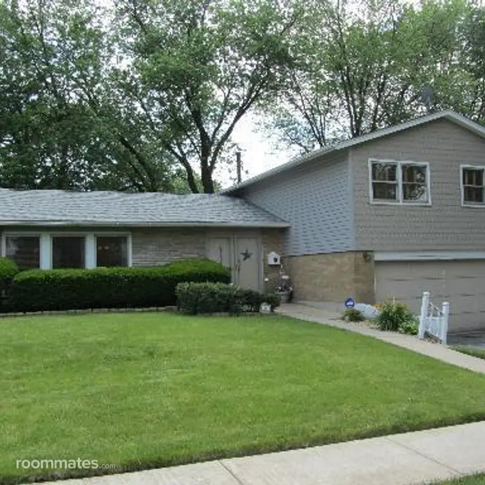 Room for rent in Hazel Crest, IL $900, house