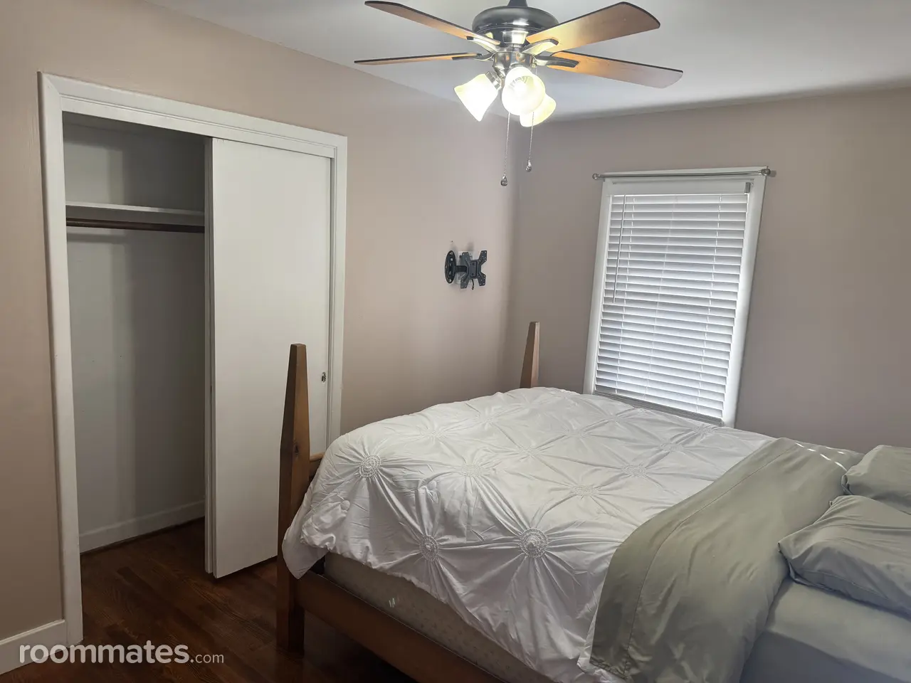 Profile photo 1 of 19