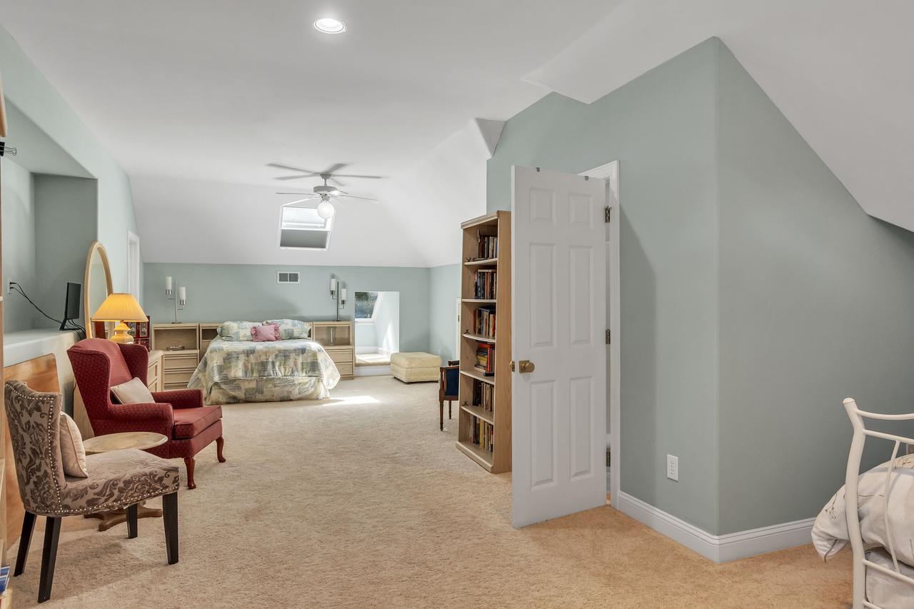 Profile photo 2 of 11