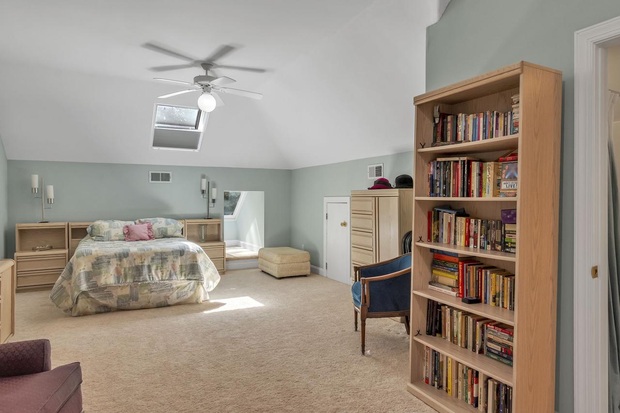 Profile photo 3 of 11