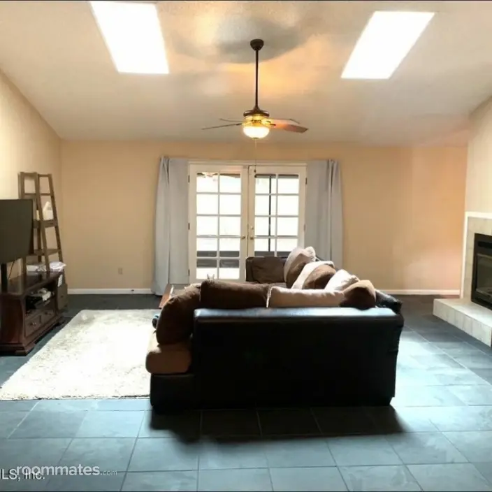 Room for rent in Jacksonville, FL $900, house