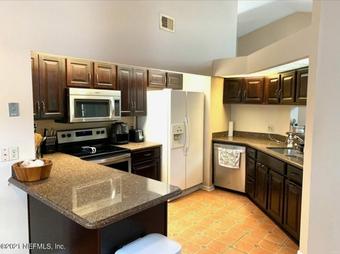 Room for rent in Jacksonville, FL $900, house