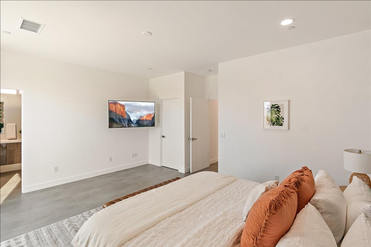 Profile photo 2 of 8