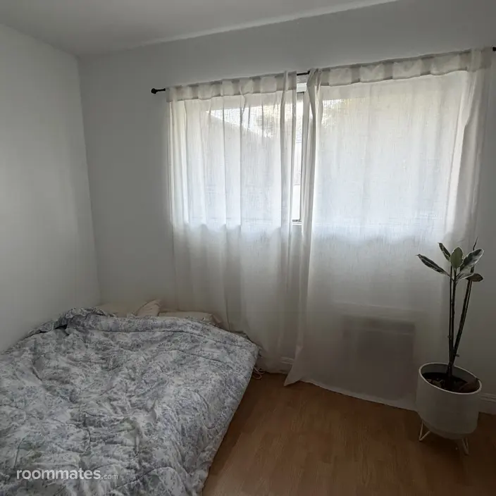 Room for rent in Santa Ana, CA $1000, condo