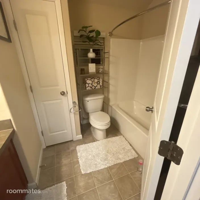 Room for rent in Puyallup, WA $1100, house