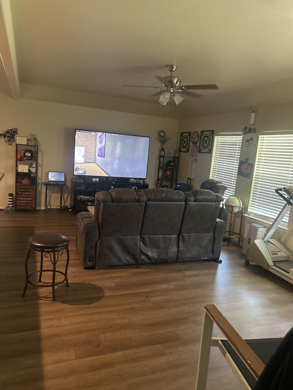 Profile photo 7 of 8