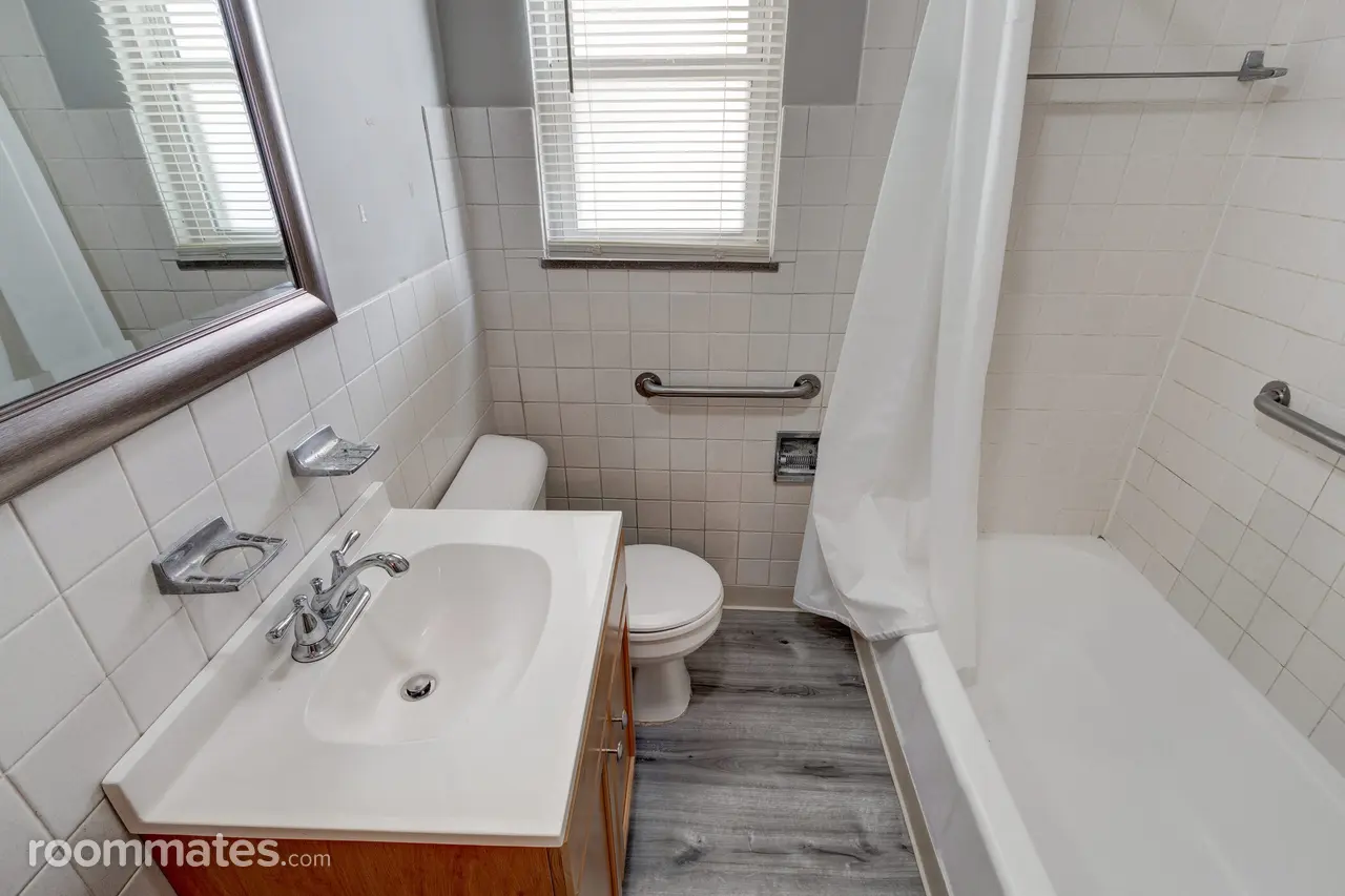 Profile photo 11 of 17