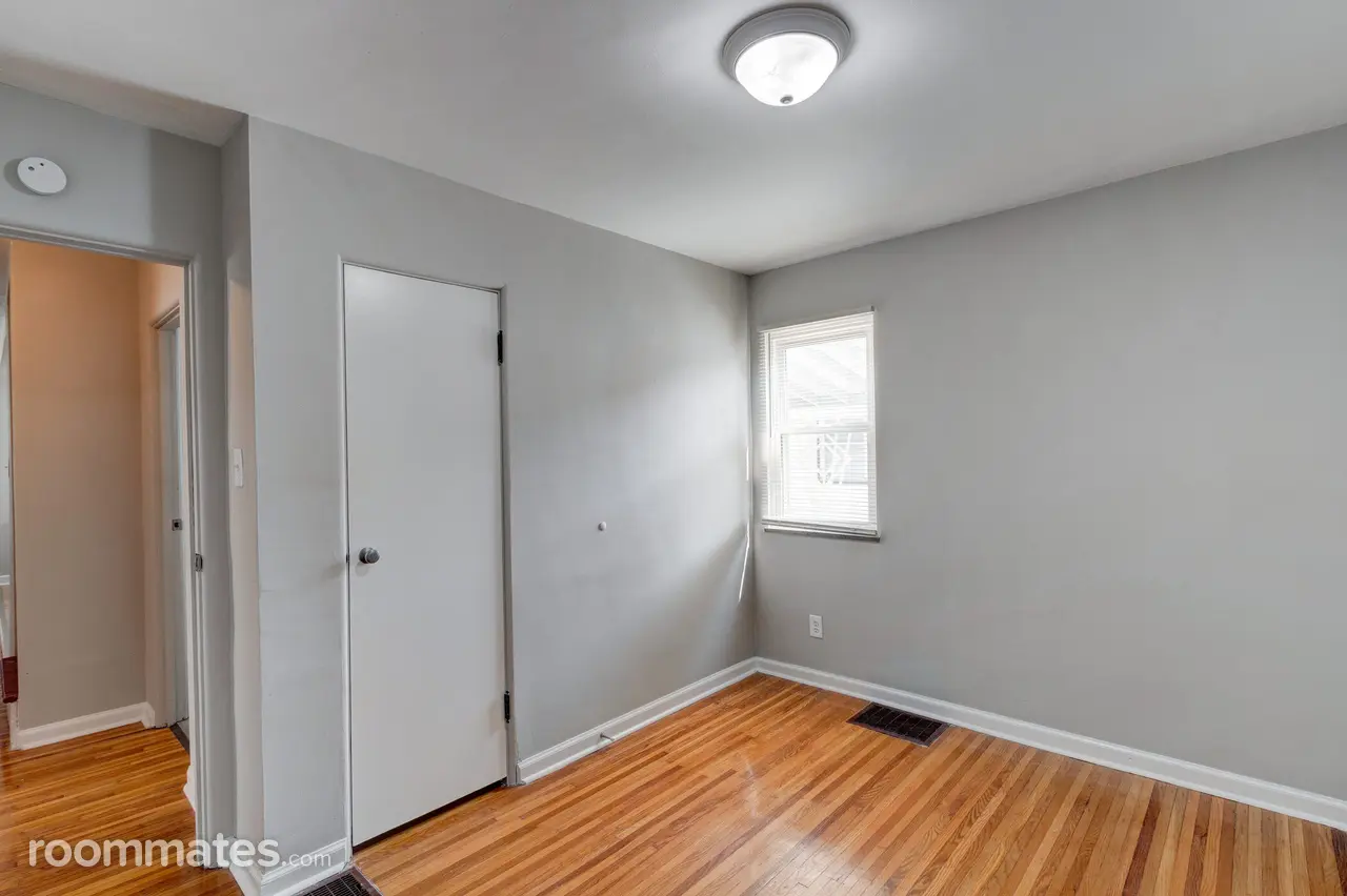 Profile photo 10 of 17