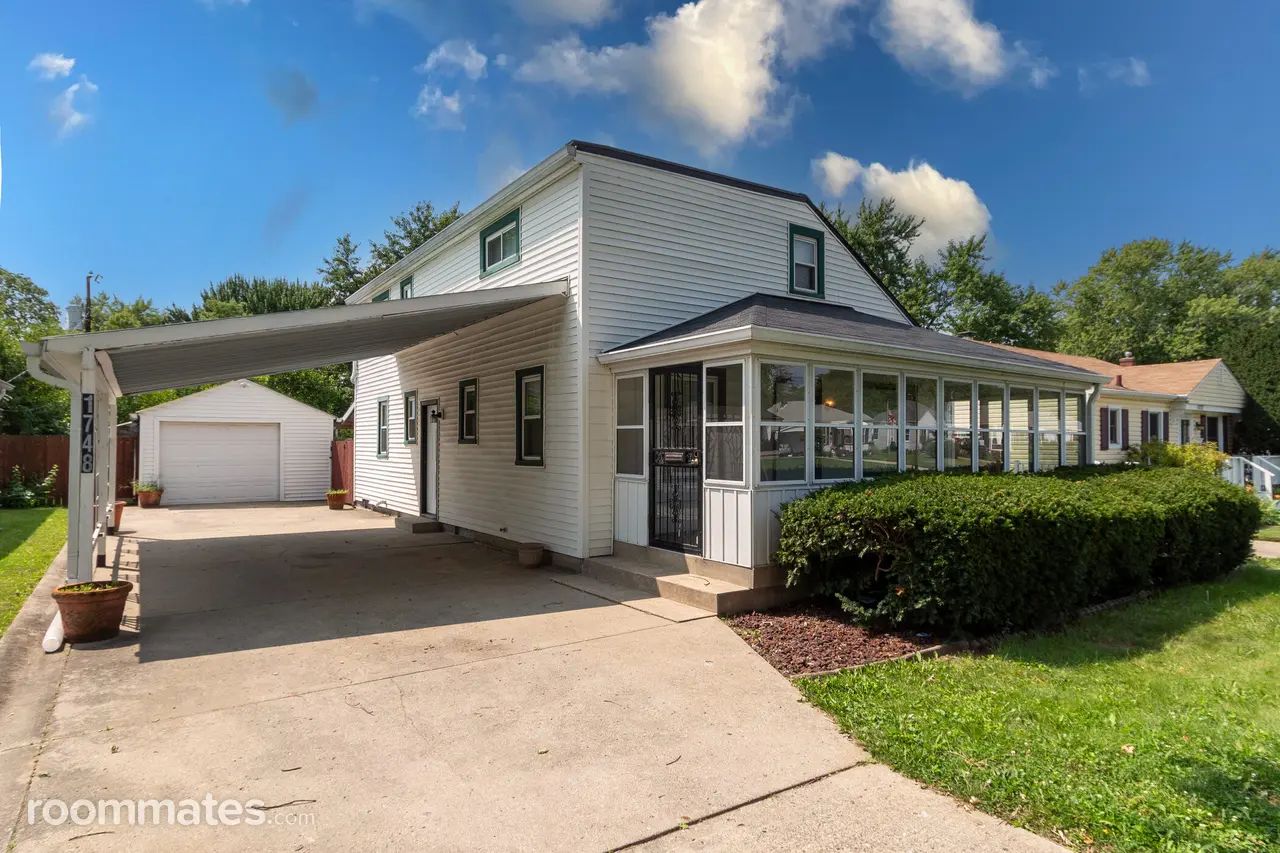 Profile photo 16 of 17