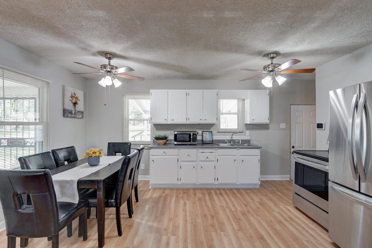 Profile photo 8 of 17