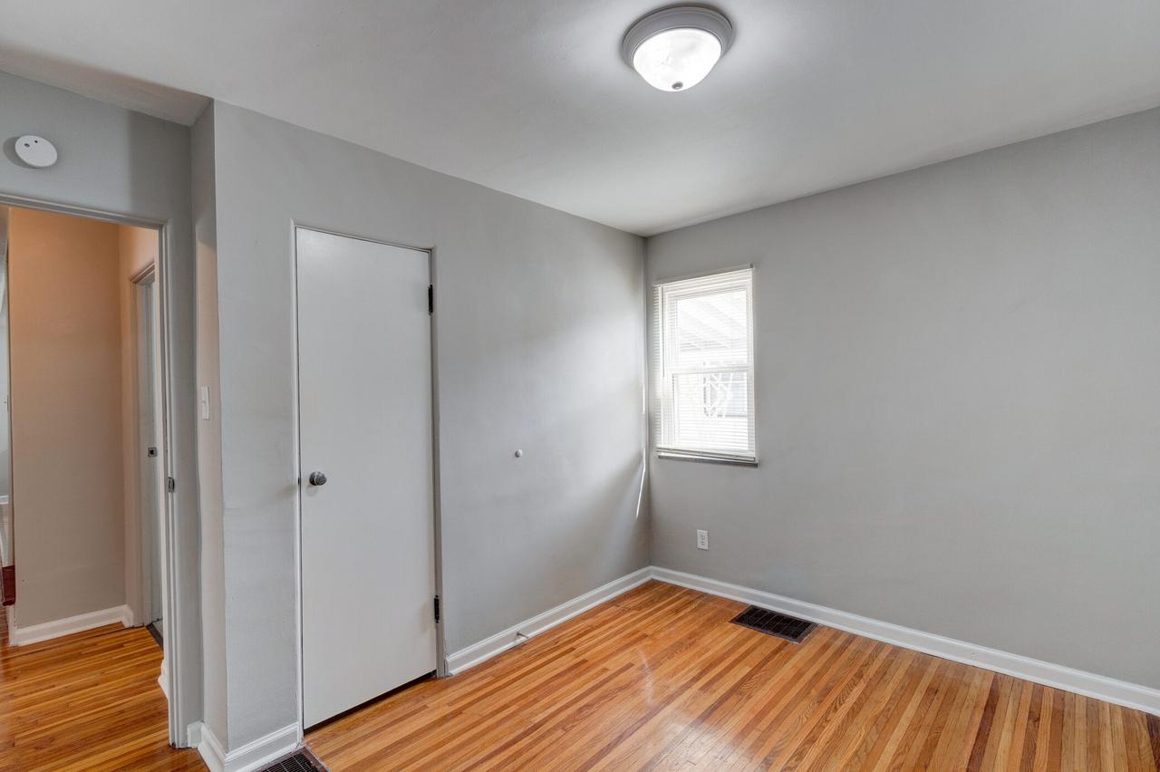 Profile photo 3 of 17