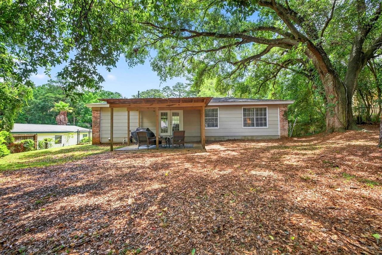 Profile photo 1 of 10