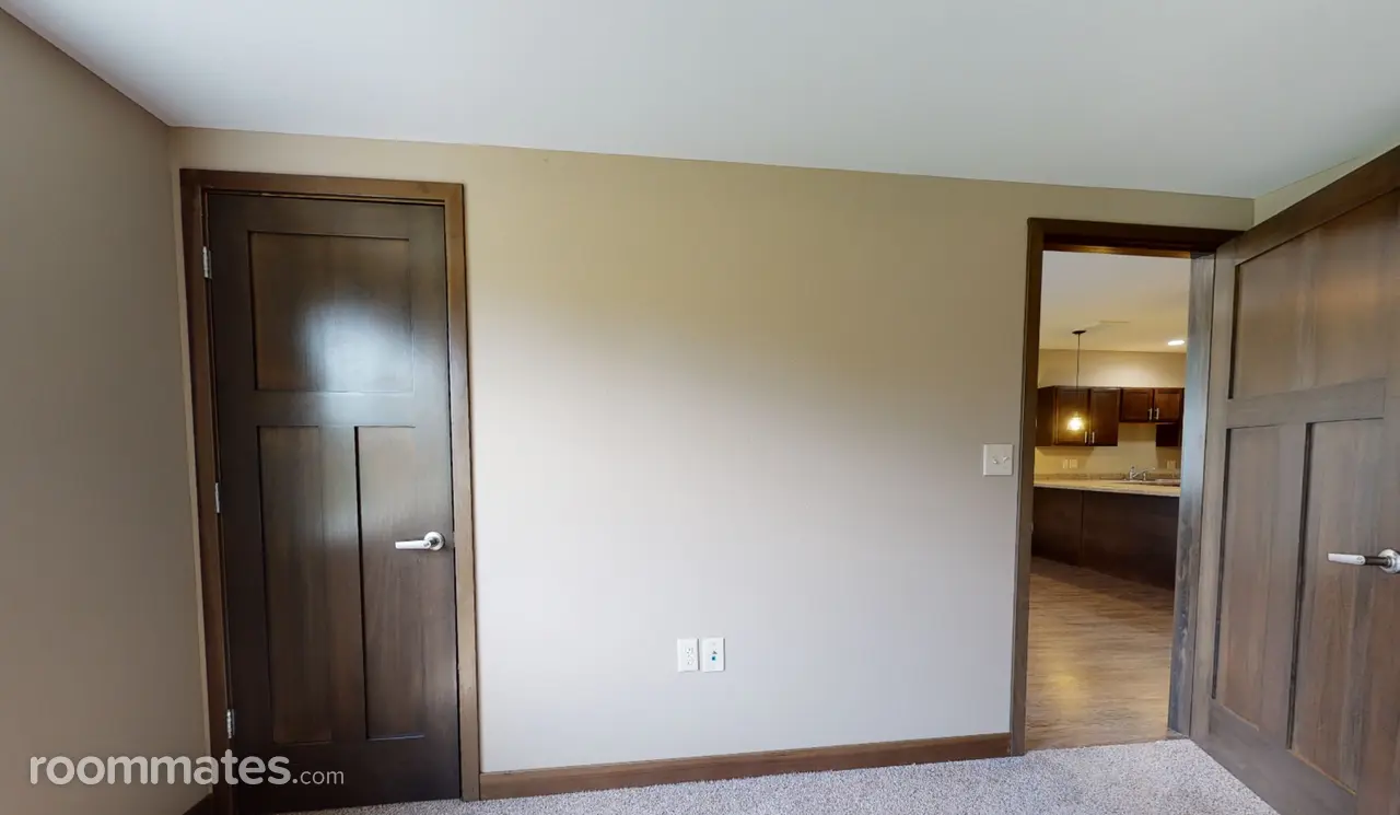 Profile photo 3 of 8