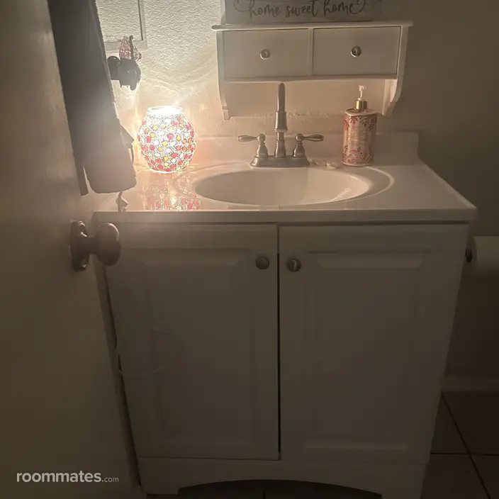 Room for rent in Corona, CA $850, house