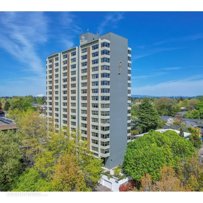 Room for rent in Portland, OR $1000, condo