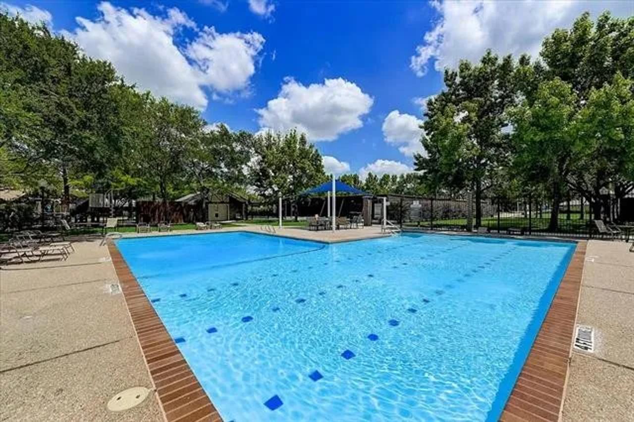 Profile photo 1 of 10