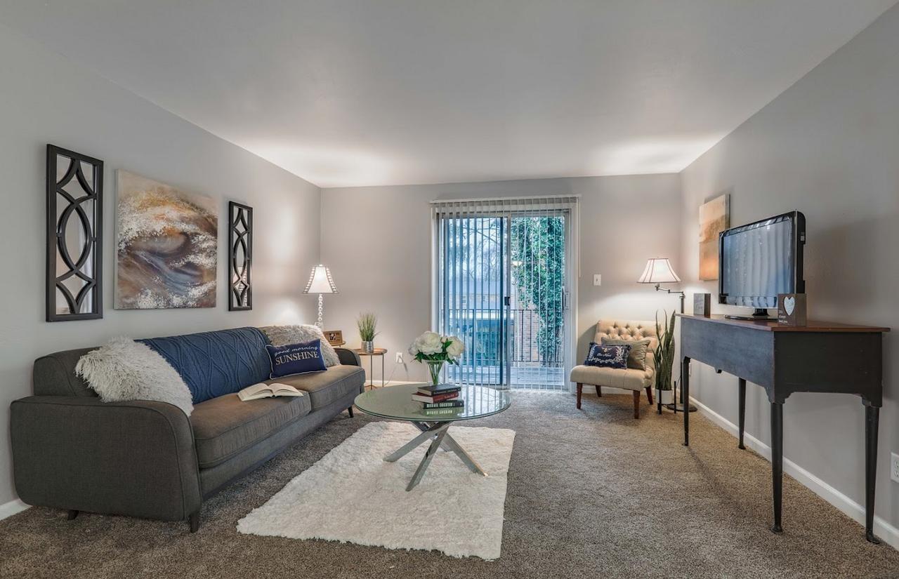 Profile photo 1 of 10