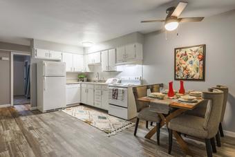 Room for rent in Centerville, OH $800, townhouse