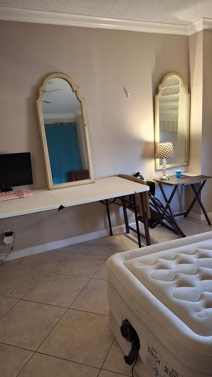 Profile photo 3 of 10