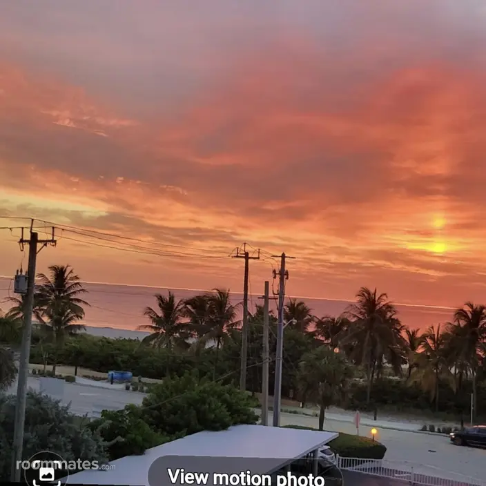 Room for rent in Pompano Beach, FL $850, condo