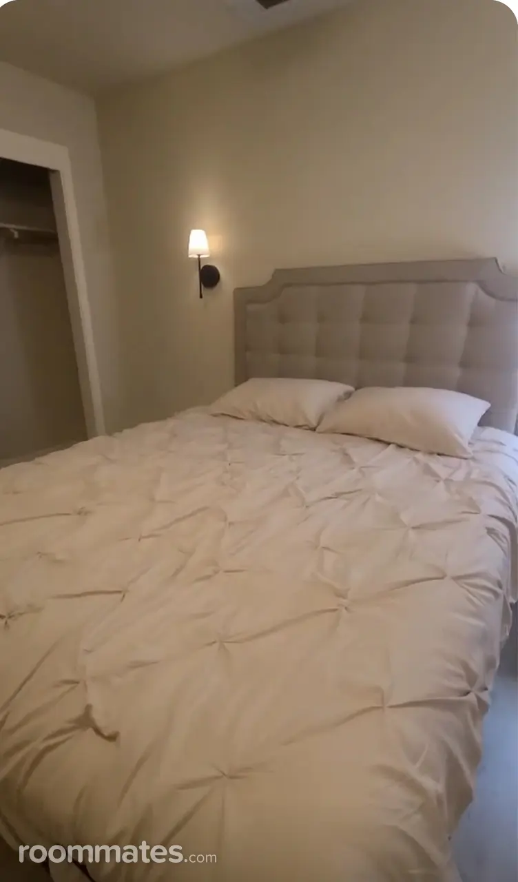 Profile photo 9 of 11