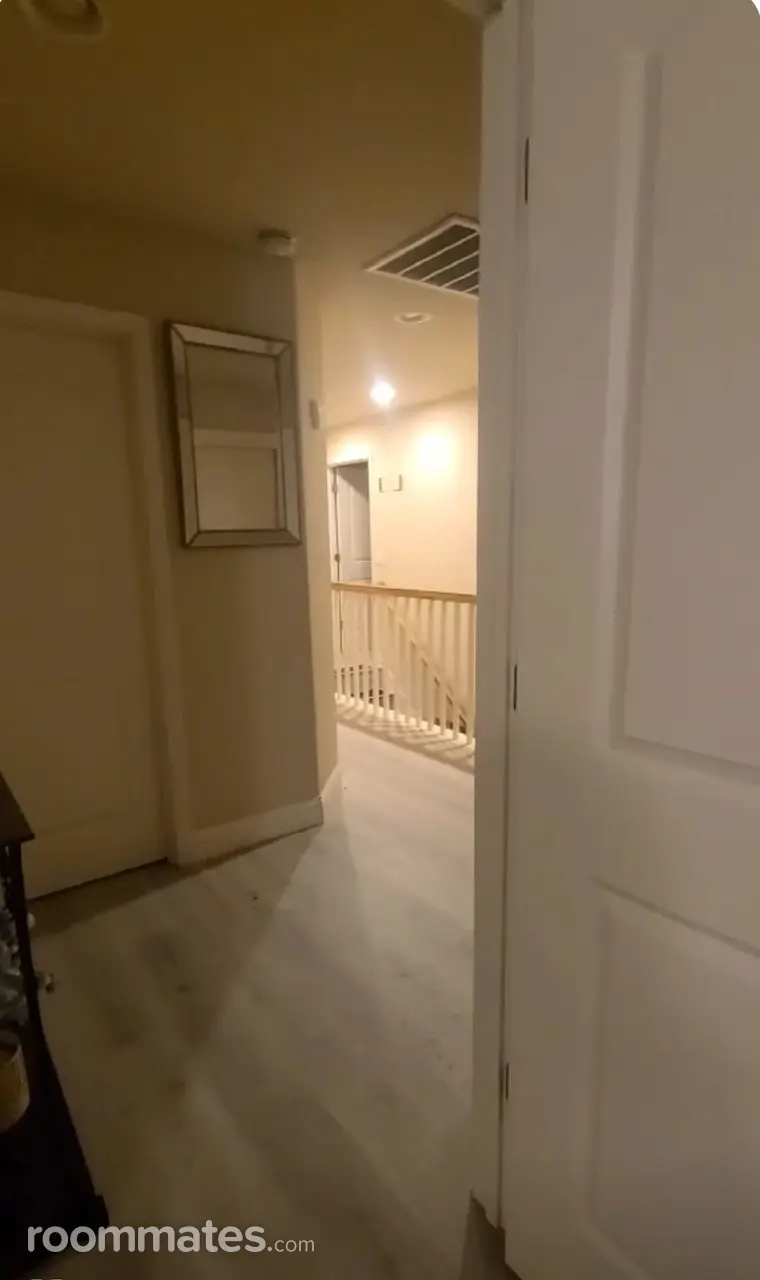 Profile photo 4 of 11