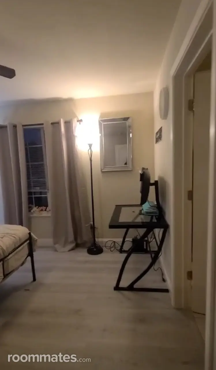 Profile photo 7 of 11