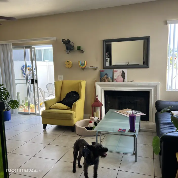 Room for rent in Costa Mesa, CA $1300, townhouse