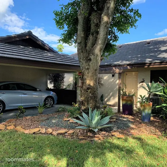 Room for rent in Boynton Beach, FL $1000, house
