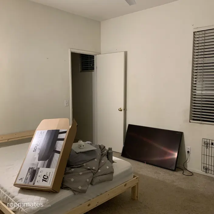 Room for rent in Riverside, CA $875, house