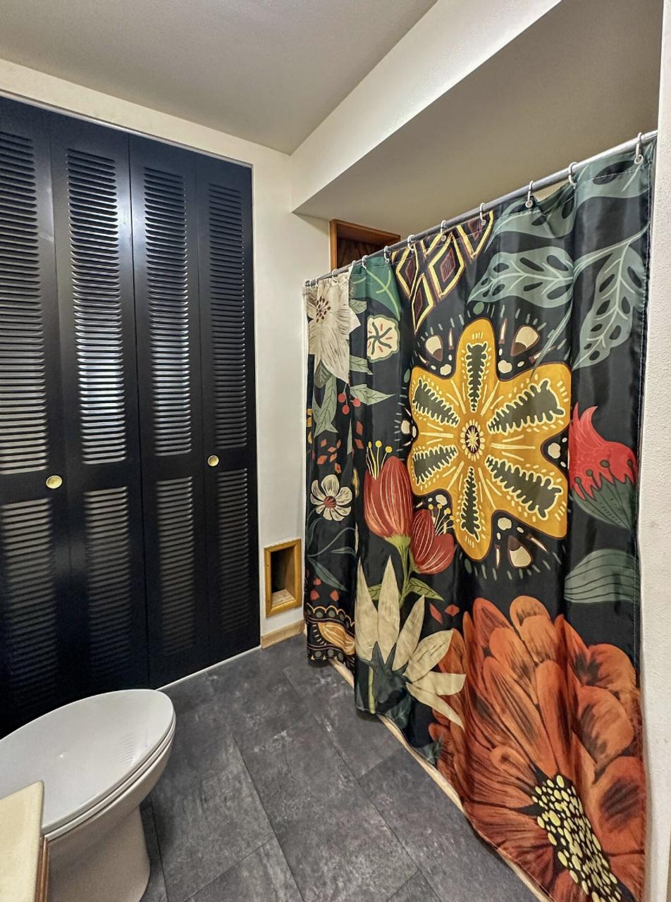 Profile photo 7 of 11