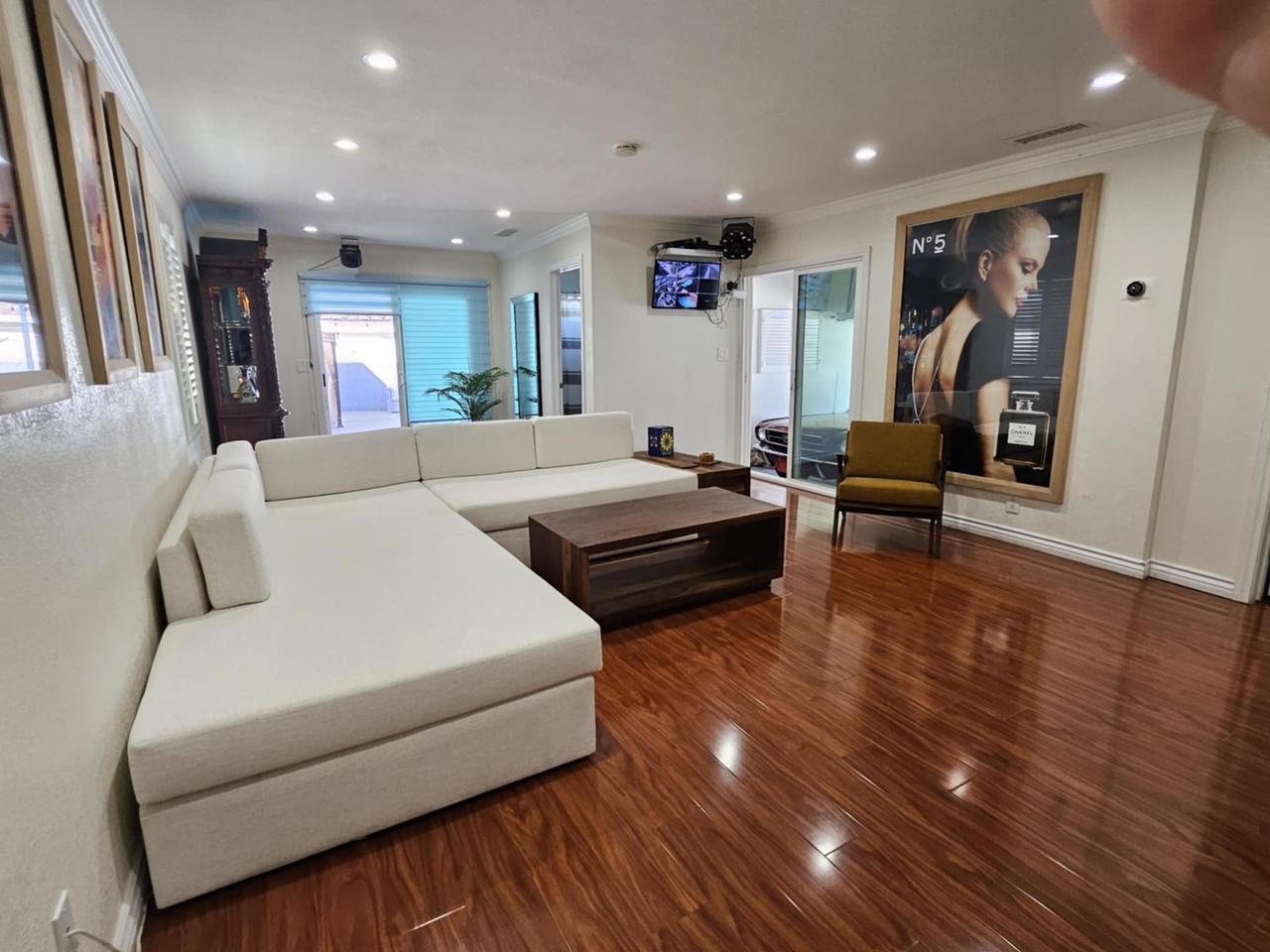 Profile photo 8 of 11