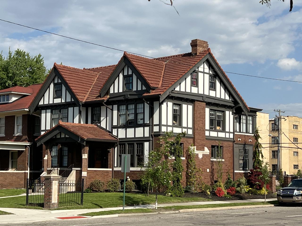 Profile photo 12 of 14