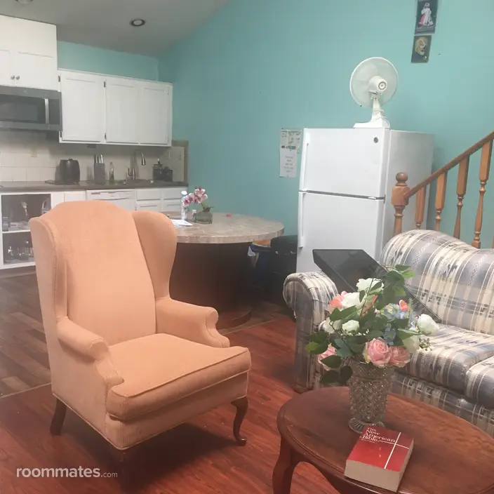 Room for rent in Portland, OR $800, house