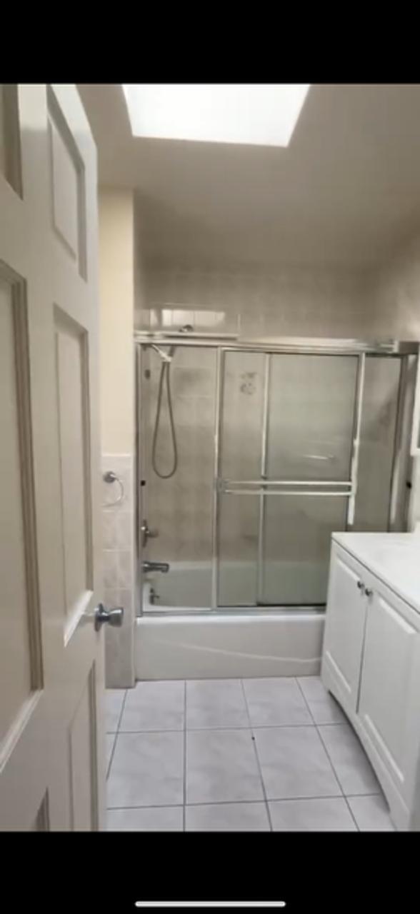 Profile photo 7 of 8