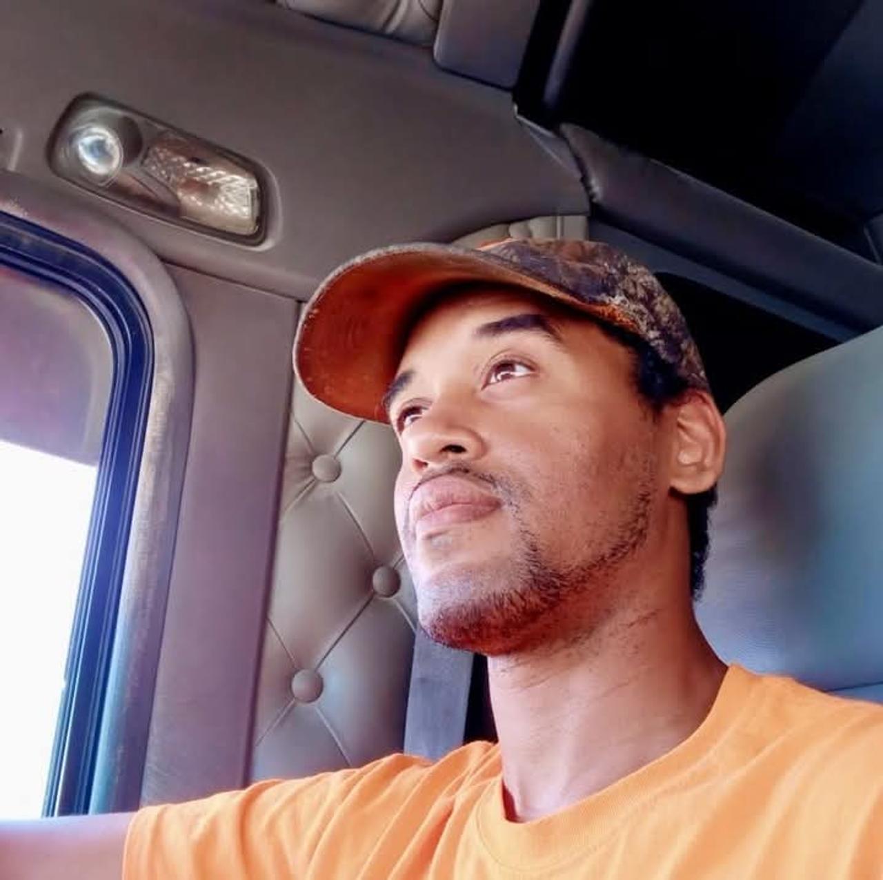 Profile photo 4 of 10