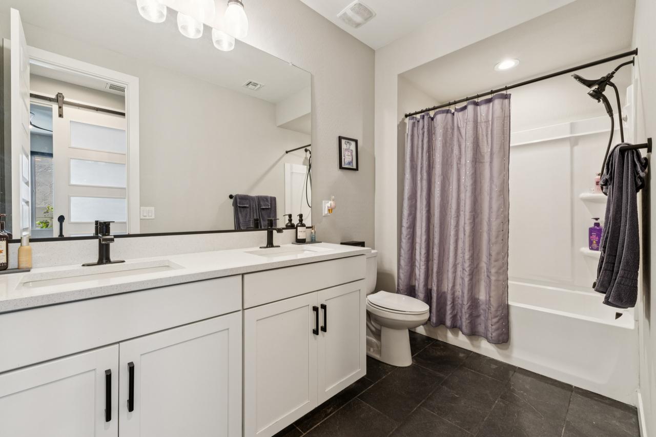 Profile photo 3 of 11