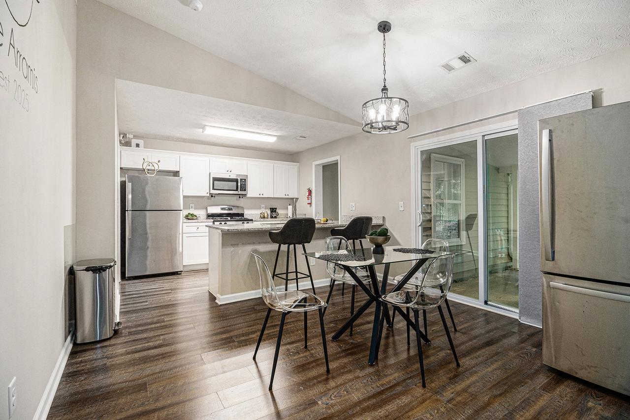 Profile photo 3 of 7