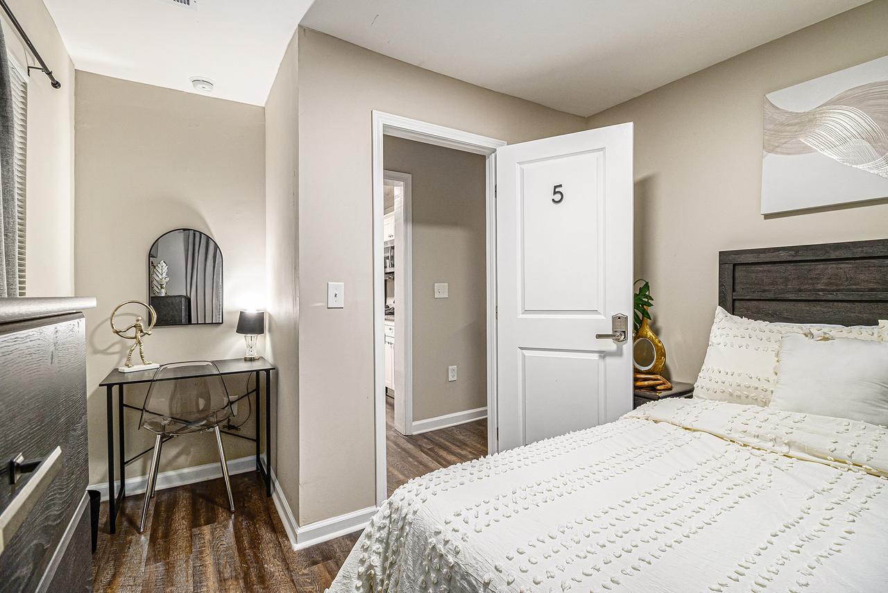 Profile photo 1 of 7