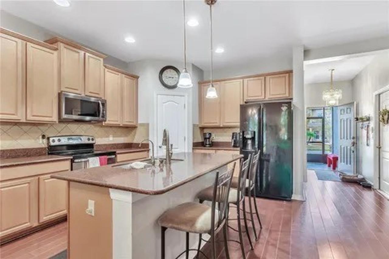 Profile photo 6 of 8