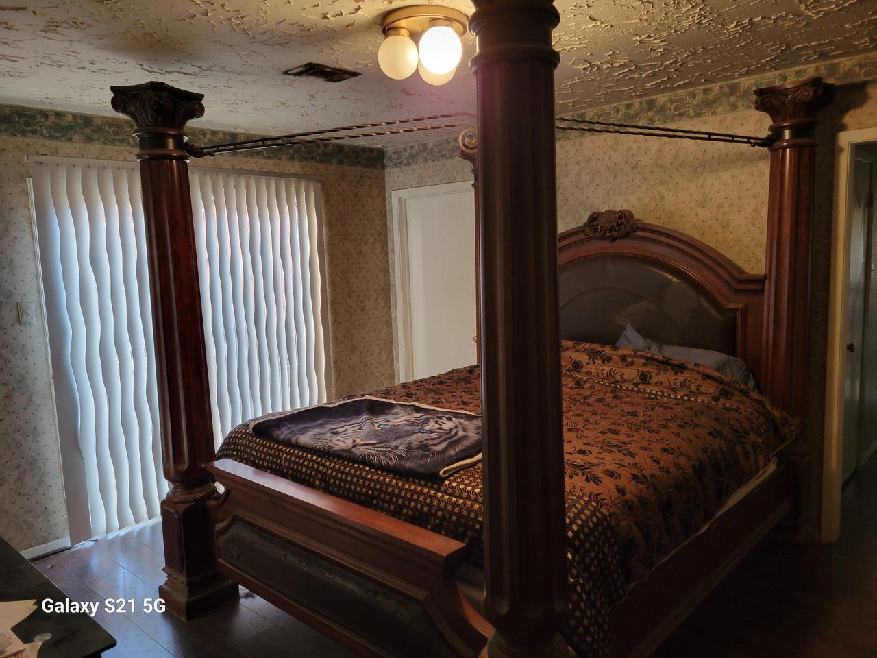 Profile photo 13 of 17