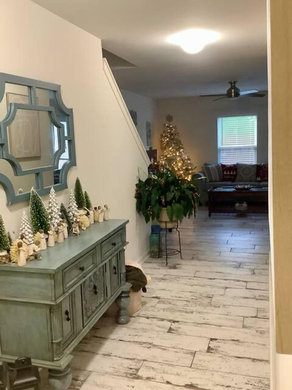 Profile photo 7 of 10