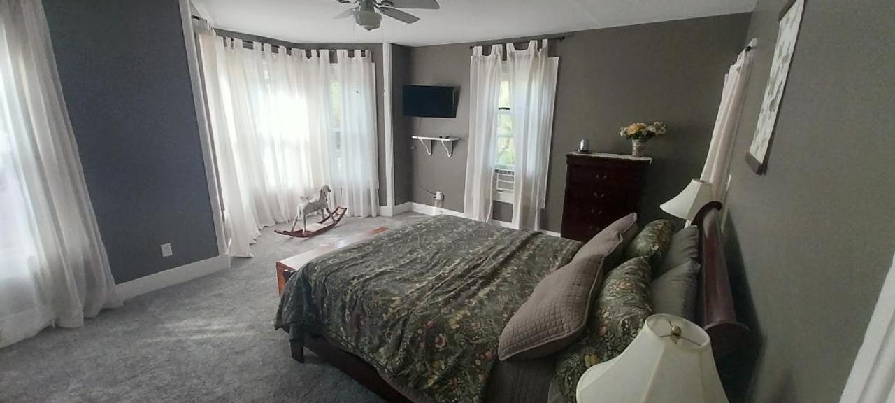 Profile photo 1 of 6