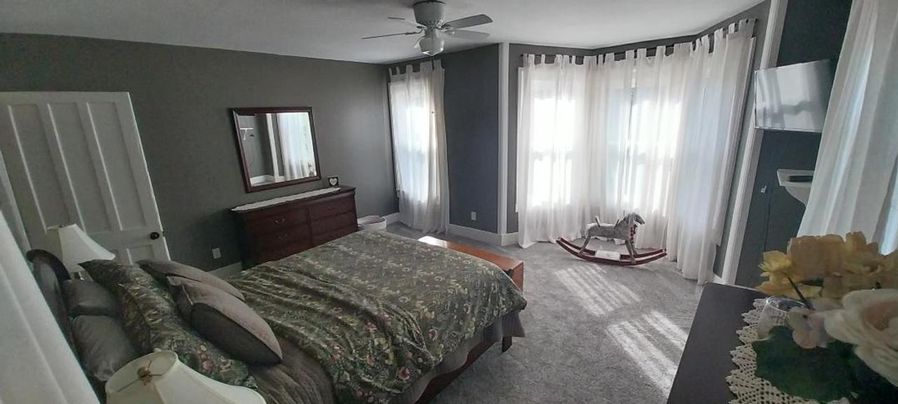 Profile photo 3 of 6