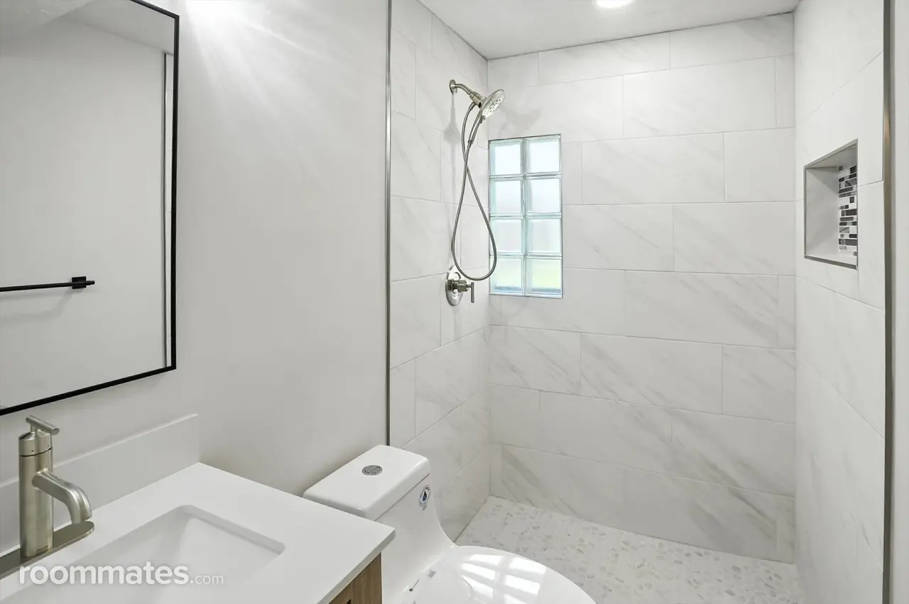 Profile photo 10 of 12